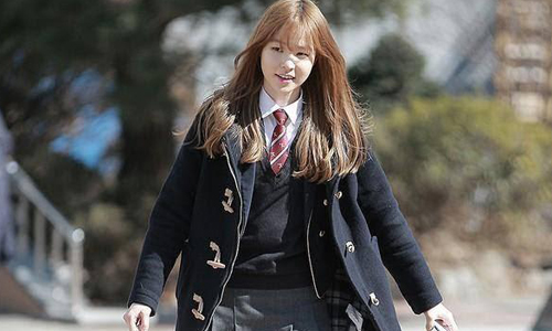 Hành trình “tạm biệt” giày độn của nữ sinh Hàn Quốc